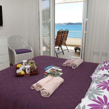 Gem Of The Sea Luxury Beach Apartment With Brand New Heating Infinity Pool Trogir Dış mekan fotoğraf