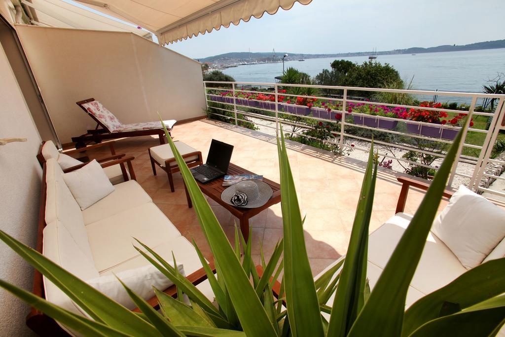Gem Of The Sea Luxury Beach Apartment With Brand New Heating Infinity Pool Trogir Dış mekan fotoğraf