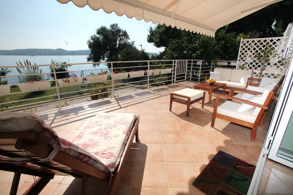 Gem Of The Sea Luxury Beach Apartment With Brand New Heating Infinity Pool Trogir Dış mekan fotoğraf