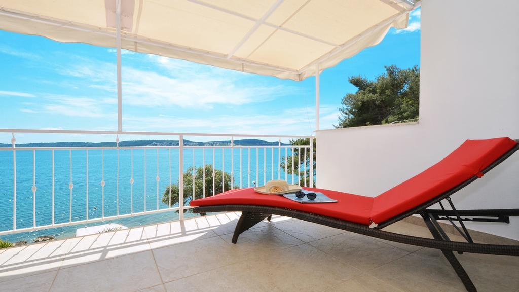 Gem Of The Sea Luxury Beach Apartment With Brand New Heating Infinity Pool Trogir Dış mekan fotoğraf