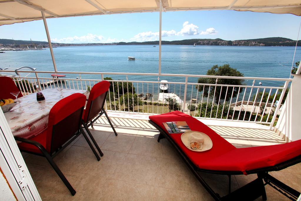 Gem Of The Sea Luxury Beach Apartment With Brand New Heating Infinity Pool Trogir Dış mekan fotoğraf