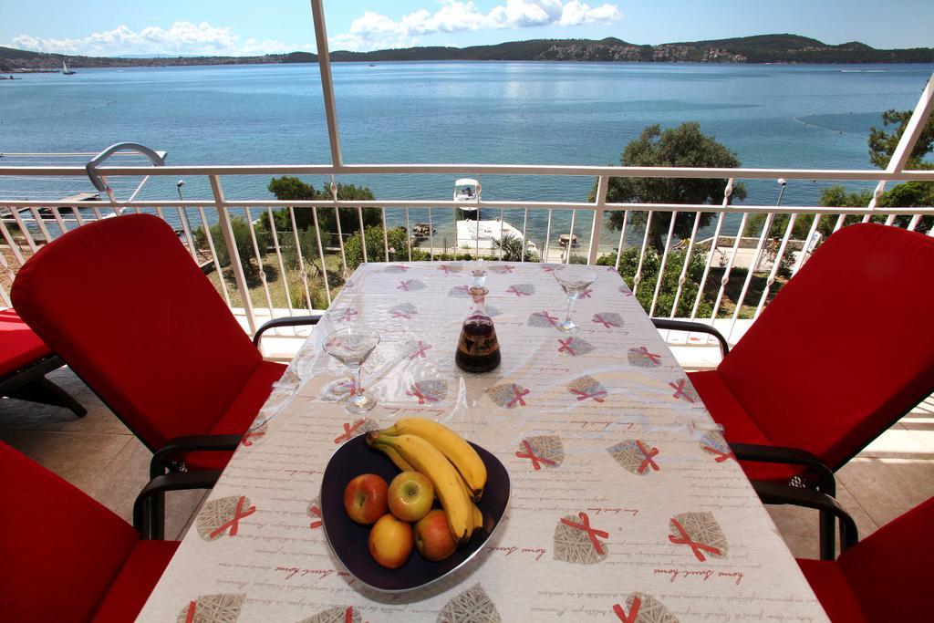 Gem Of The Sea Luxury Beach Apartment With Brand New Heating Infinity Pool Trogir Dış mekan fotoğraf