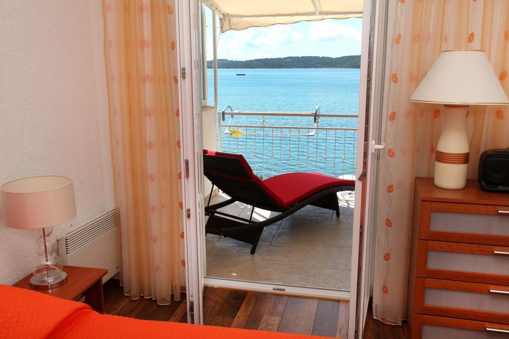 Gem Of The Sea Luxury Beach Apartment With Brand New Heating Infinity Pool Trogir Dış mekan fotoğraf