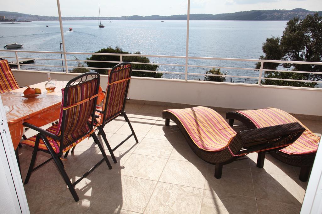 Gem Of The Sea Luxury Beach Apartment With Brand New Heating Infinity Pool Trogir Dış mekan fotoğraf