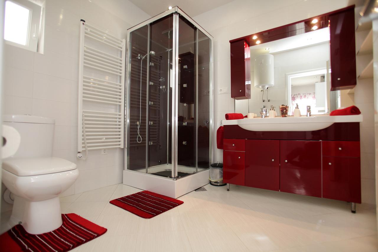 Gem Of The Sea Luxury Beach Apartment With Brand New Heating Infinity Pool Trogir Dış mekan fotoğraf