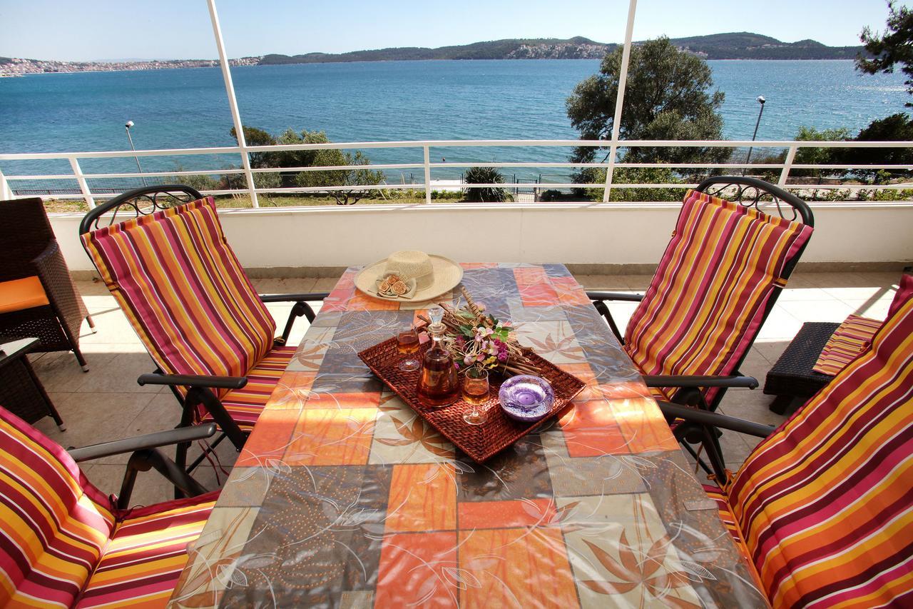 Gem Of The Sea Luxury Beach Apartment With Brand New Heating Infinity Pool Trogir Dış mekan fotoğraf