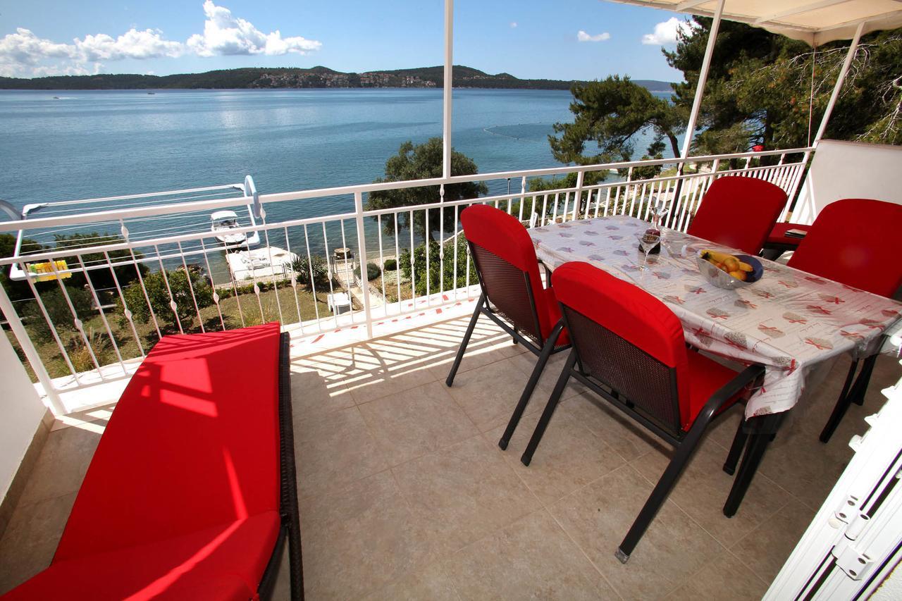 Gem Of The Sea Luxury Beach Apartment With Brand New Heating Infinity Pool Trogir Dış mekan fotoğraf