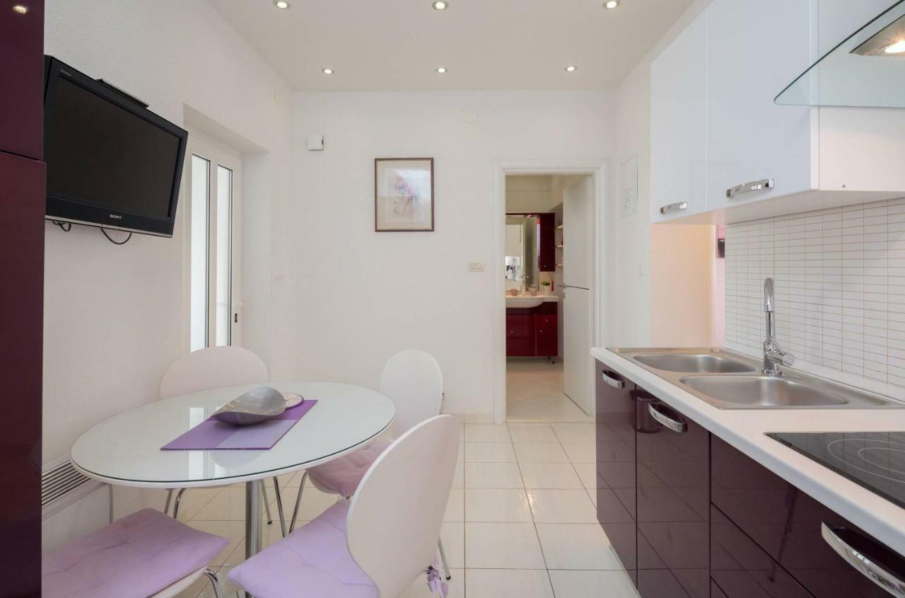 Gem Of The Sea Luxury Beach Apartment With Brand New Heating Infinity Pool Trogir Dış mekan fotoğraf