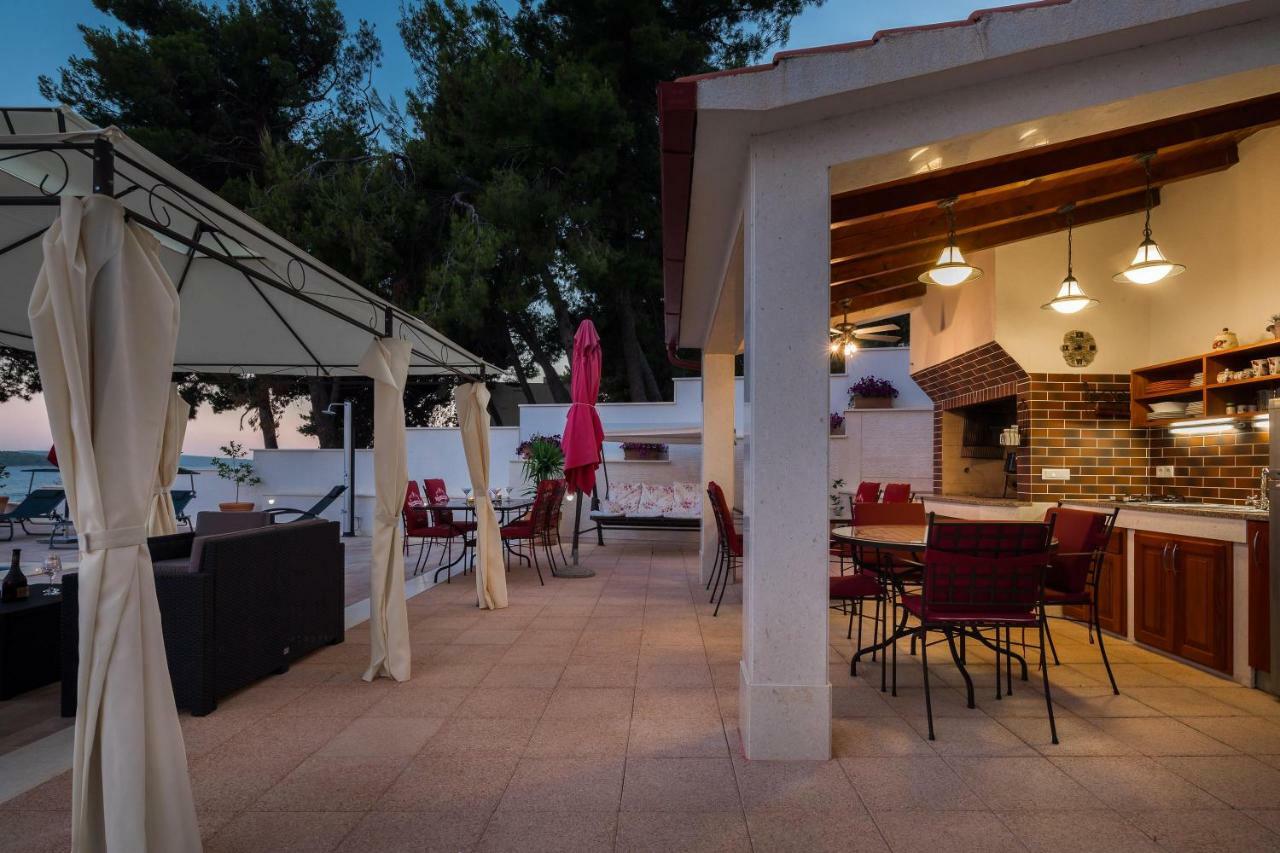 Gem Of The Sea Luxury Beach Apartment With Brand New Heating Infinity Pool Trogir Dış mekan fotoğraf
