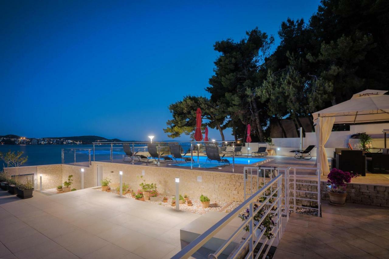 Gem Of The Sea Luxury Beach Apartment With Brand New Heating Infinity Pool Trogir Dış mekan fotoğraf