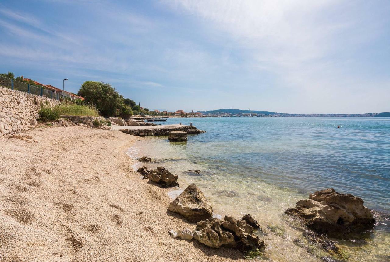 Gem Of The Sea Luxury Beach Apartment With Brand New Heating Infinity Pool Trogir Dış mekan fotoğraf