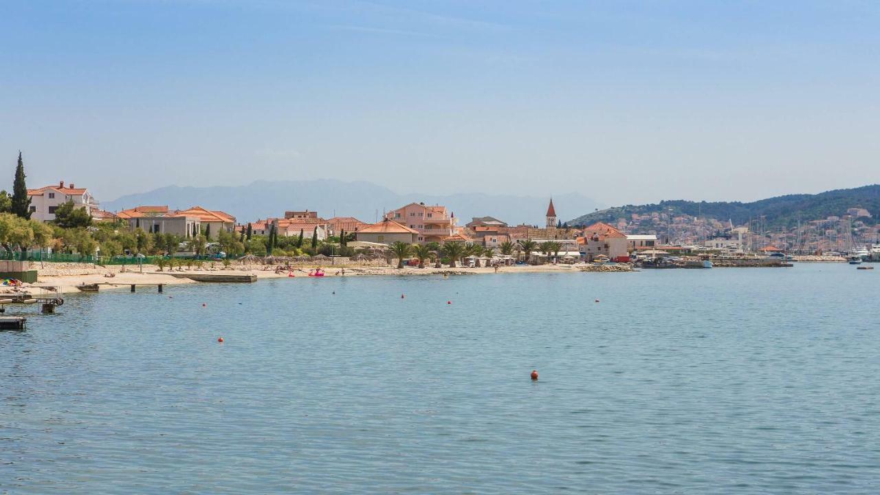 Gem Of The Sea Luxury Beach Apartment With Brand New Heating Infinity Pool Trogir Dış mekan fotoğraf