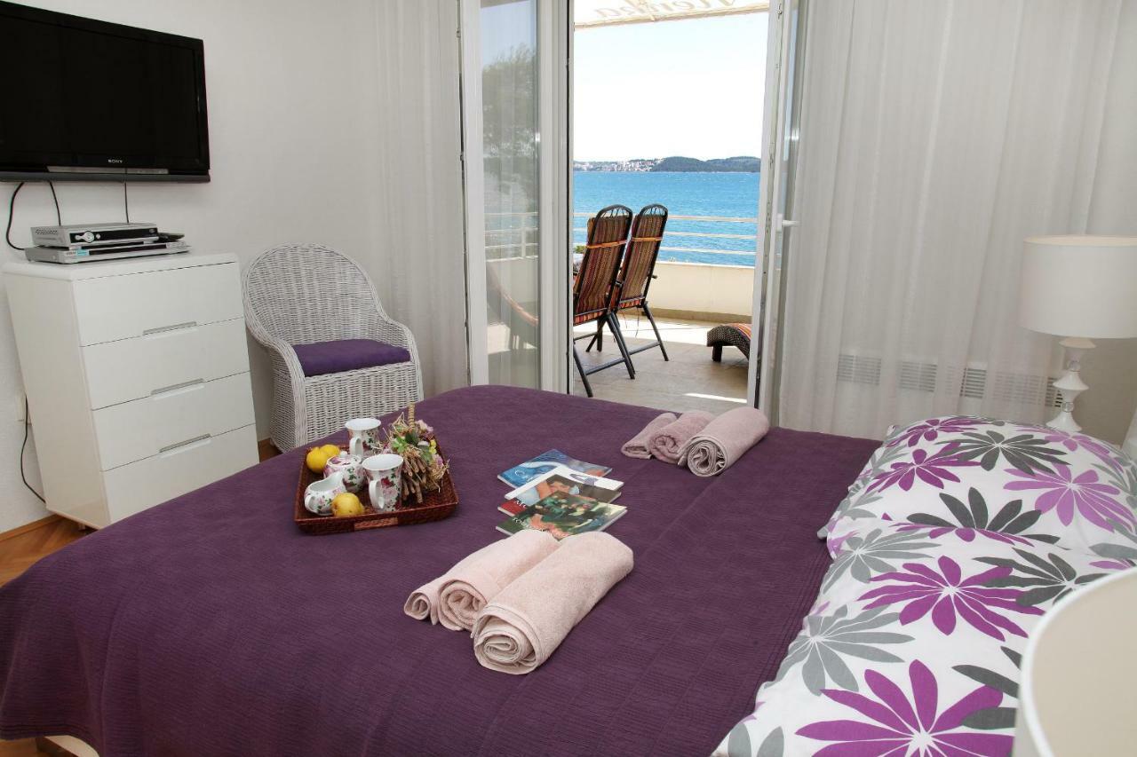 Gem Of The Sea Luxury Beach Apartment With Brand New Heating Infinity Pool Trogir Dış mekan fotoğraf