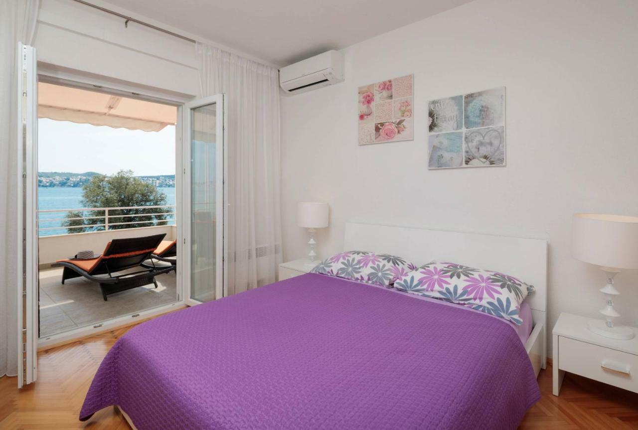 Gem Of The Sea Luxury Beach Apartment With Brand New Heating Infinity Pool Trogir Dış mekan fotoğraf