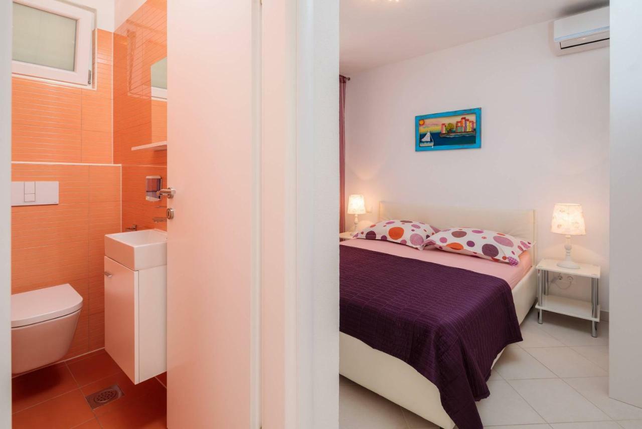 Gem Of The Sea Luxury Beach Apartment With Brand New Heating Infinity Pool Trogir Dış mekan fotoğraf