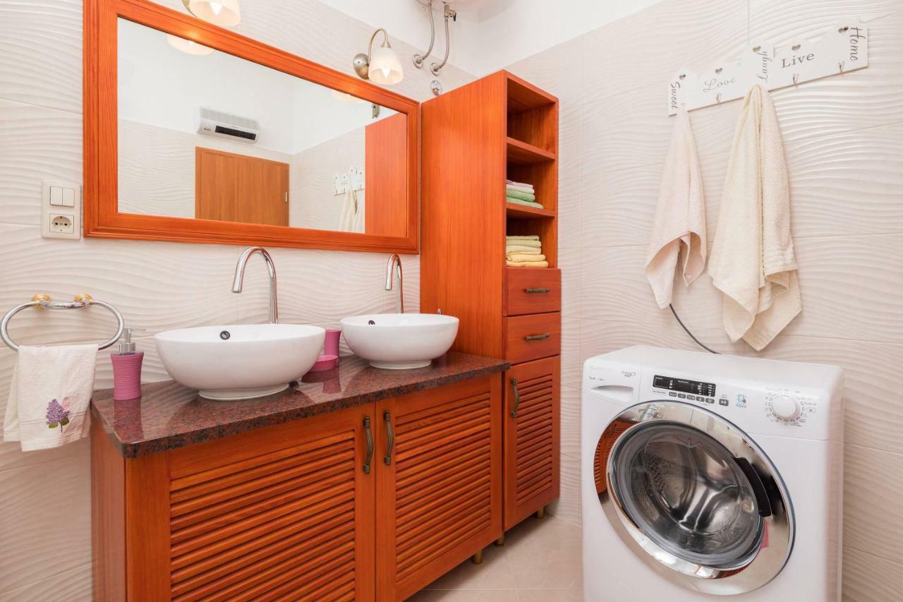 Gem Of The Sea Luxury Beach Apartment With Brand New Heating Infinity Pool Trogir Dış mekan fotoğraf