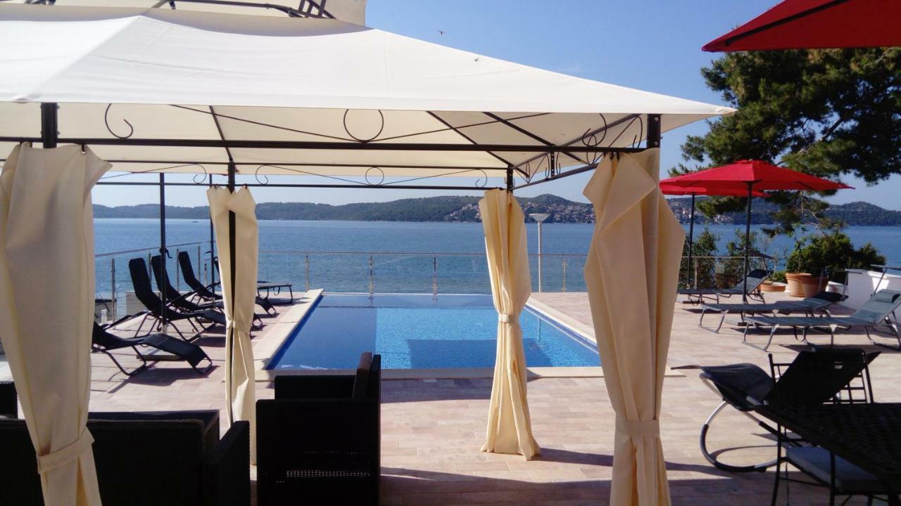 Gem Of The Sea Luxury Beach Apartment With Brand New Heating Infinity Pool Trogir Dış mekan fotoğraf