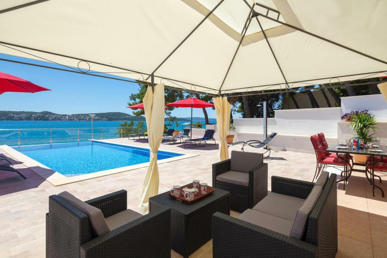 Gem Of The Sea Luxury Beach Apartment With Brand New Heating Infinity Pool Trogir Dış mekan fotoğraf