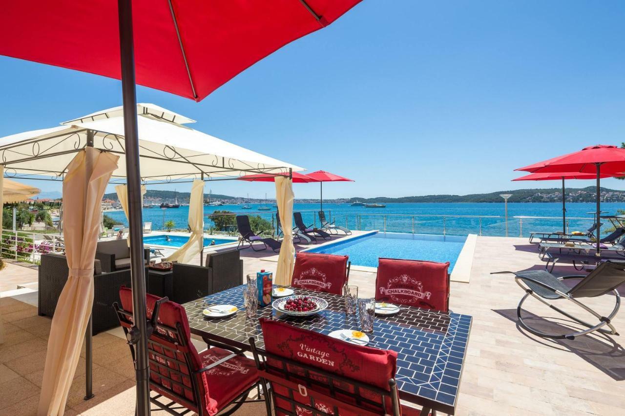 Gem Of The Sea Luxury Beach Apartment With Brand New Heating Infinity Pool Trogir Dış mekan fotoğraf