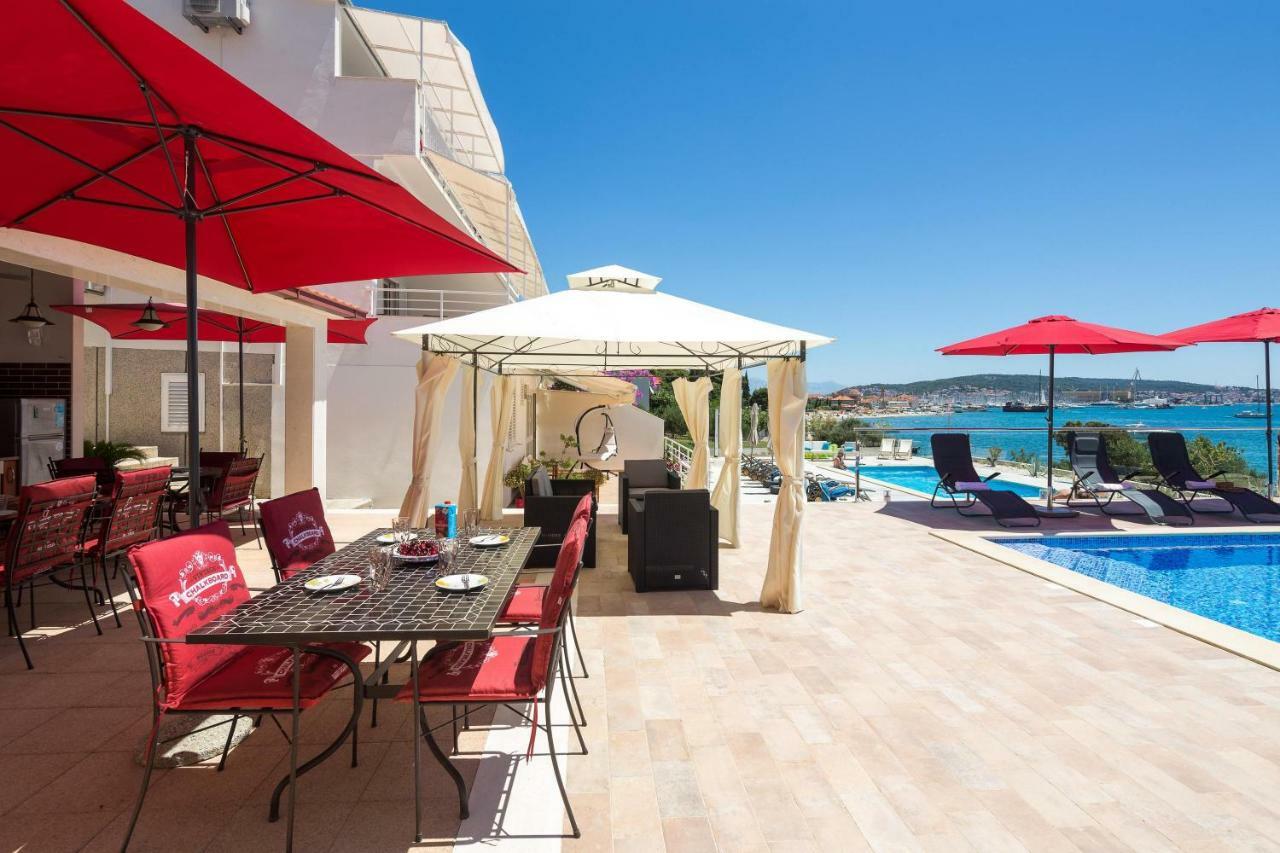 Gem Of The Sea Luxury Beach Apartment With Brand New Heating Infinity Pool Trogir Dış mekan fotoğraf