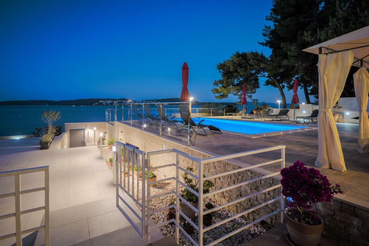 Gem Of The Sea Luxury Beach Apartment With Brand New Heating Infinity Pool Trogir Dış mekan fotoğraf